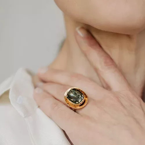 Selección de joyas en joyería de Parla